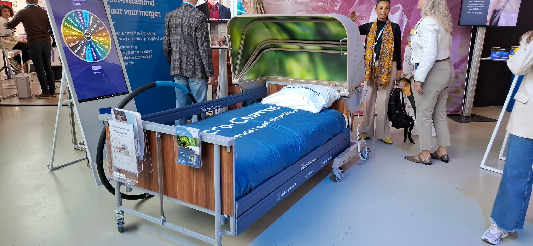 Micro Cosmos © Amber van Kempen