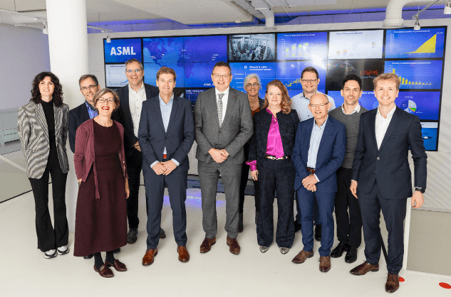 Vertegenwoordigers van RUG en ASML in Veldhoven © RUG/ASML
