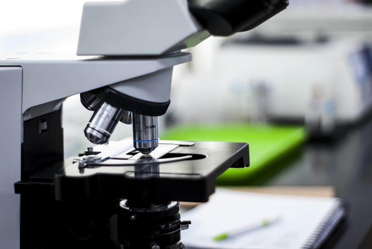 Microscope via Pixabay 