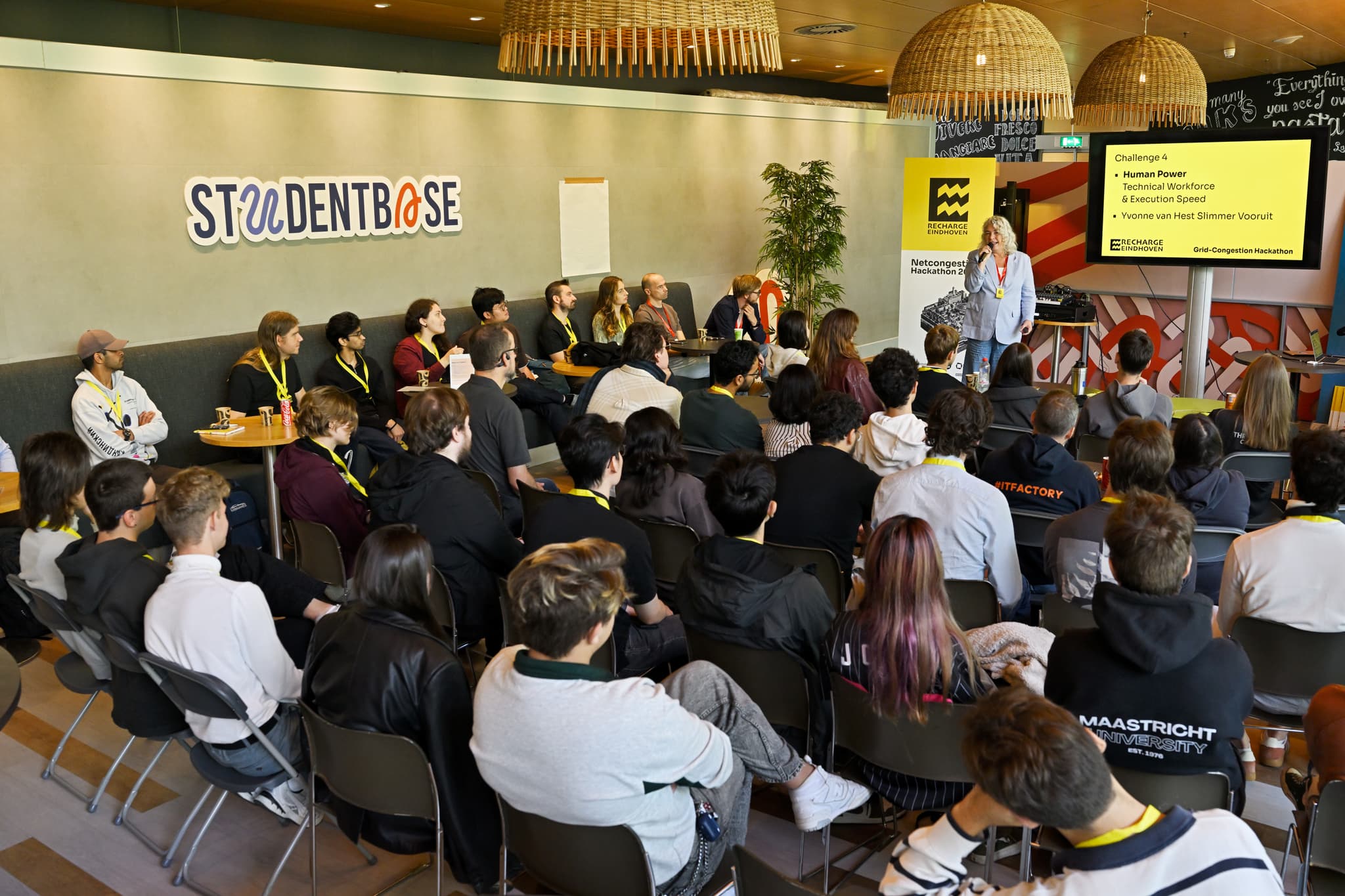 Recharge Eindhoven - Grid-congestion Hackathon - © Bart van Overbeeke
